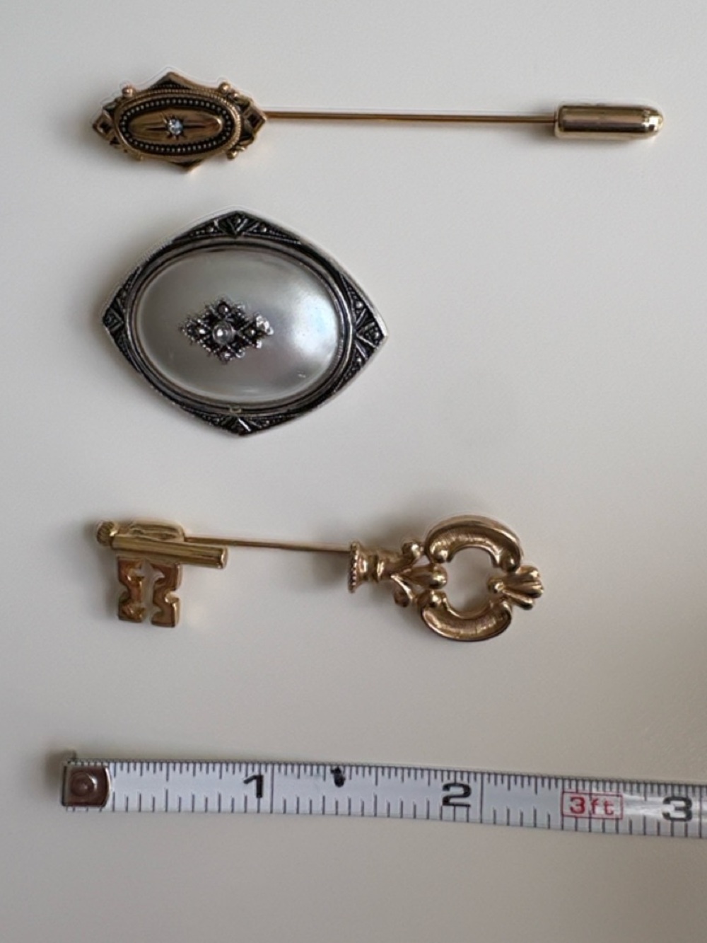Set of 3 Vintage Avon Brooches - Picture 11 of 11